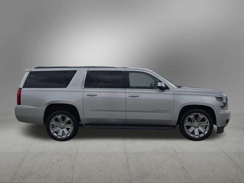 Used 2016 Chevrolet Suburban LT RWD image 7