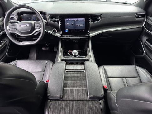 Used 2022 Jeep Wagoneer Series II image 27