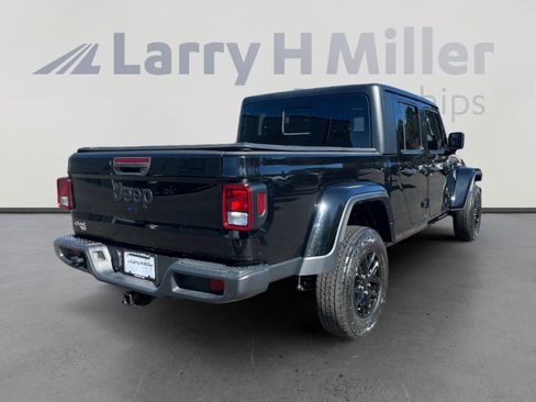 Used 2022 Jeep Gladiator Sport image 5
