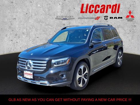 Used 2025 Mercedes-Benz GLB 250 4MATIC image 3