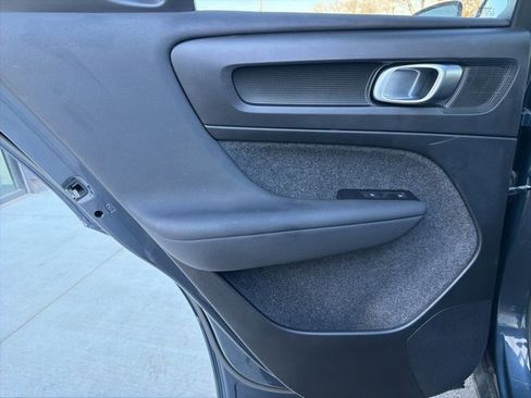 Used 2022 Volvo XC40 P8 Recharge Plus image 19