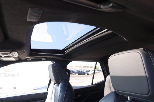 Used 2025 Toyota 4Runner Limited AWD/4WD image 9