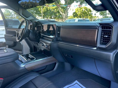Used 2024 Chevrolet Silverado 2500 High Country w/ High Country Premium Package AWD/4WD image 32