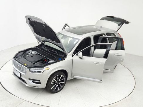 New 2025 Volvo XC90 B6 Plus w/ Protection Package Premier image 15