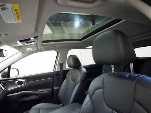 Certified 2023 Kia Sorento SX image 32