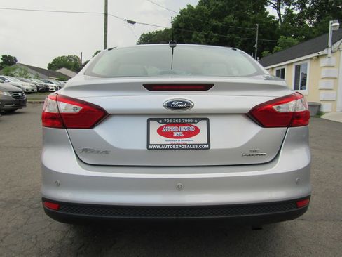 Used 2013 Ford Focus SE w/ SE Winter Pkg FWD image 6