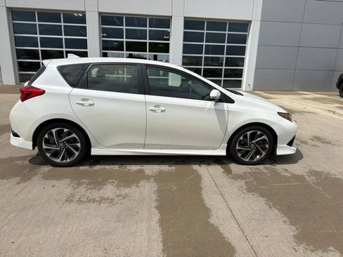 Used 2018 Toyota Corolla iM w/ All-Weather Mat Package FWD image 4