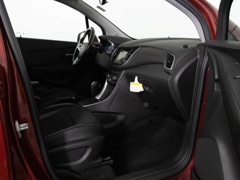 Used 2019 Chevrolet Trax LT w/ LT Convenience Package image 40