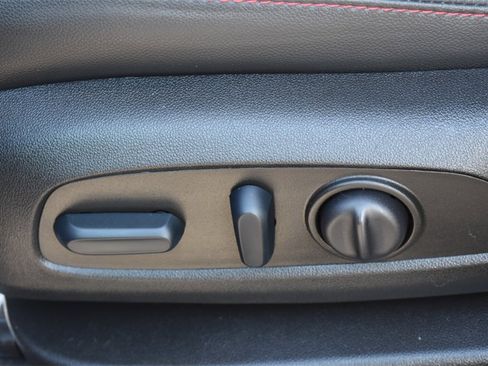 Used 2022 Chevrolet Equinox RS w/ Infotainment Package image 26