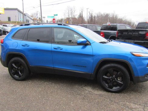 Used 2018 Jeep Cherokee Latitude w/ Altitude Package image 5