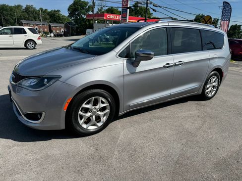 Used 2020 Chrysler Pacifica Limited FWD image 6