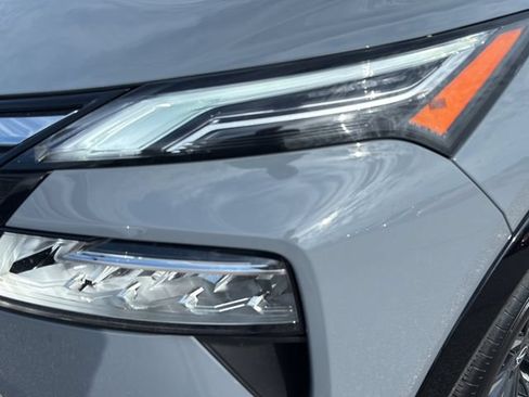 Used 2025 Nissan Rogue Platinum FWD image 9