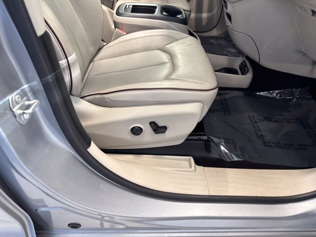Used 2020 Chrysler Pacifica Limited FWD image 24