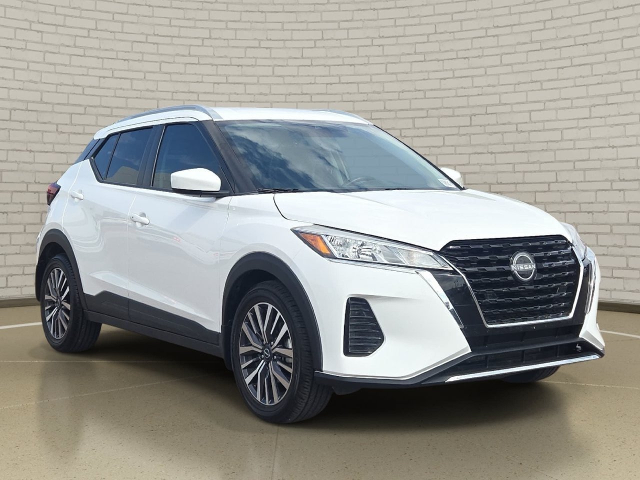 Certified 2024 Nissan Kicks SV FWD image 3
