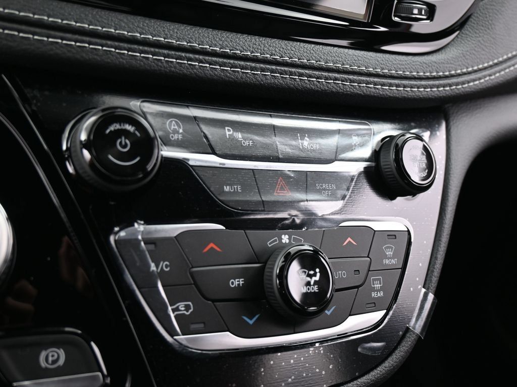 New 2026 Chrysler Pacifica Select FWD image 18