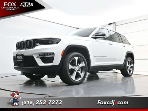 Used 2025 Jeep Grand Cherokee Limited AWD/4WD image 21