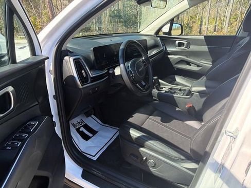 Used 2024 Kia Sorento S image 4
