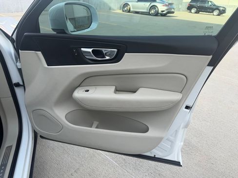 Used 2018 Volvo XC60 T5 Momentum w/ Convenience Package AWD/4WD image 30
