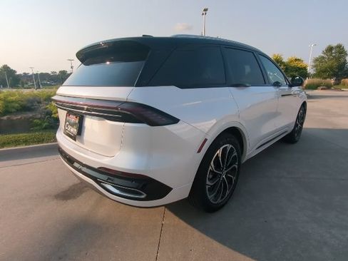 Used 2025 Lincoln Nautilus Reserve AWD/4WD image 6