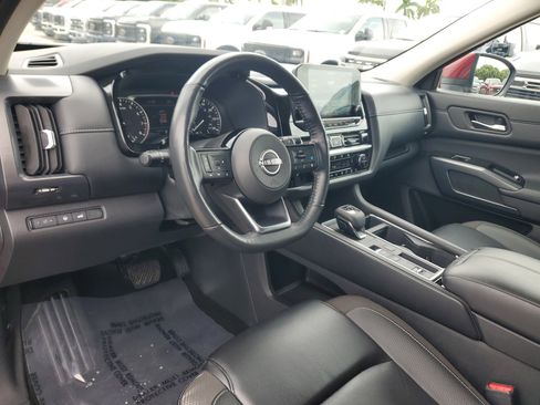 Used 2024 Nissan Pathfinder SL image 9