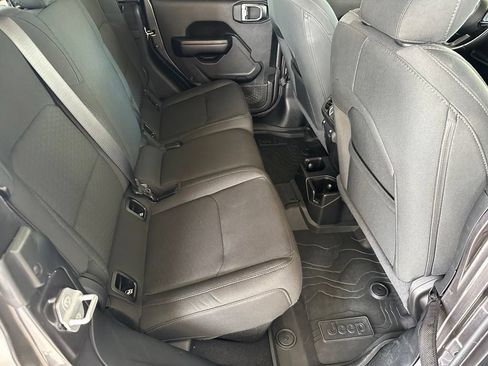 Used 2020 Jeep Gladiator Sport AWD/4WD image 32