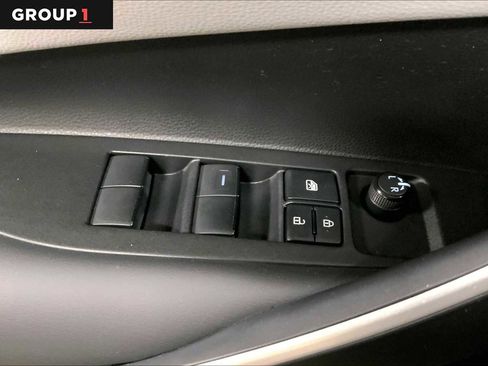 Used 2023 Toyota Corolla SE image 36