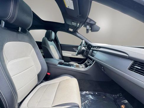 Used 2016 Jaguar XF R-Sport RWD image 16