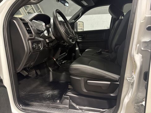 Used 2024 RAM 2500 Tradesman w/ Chrome Appearance Group image 3