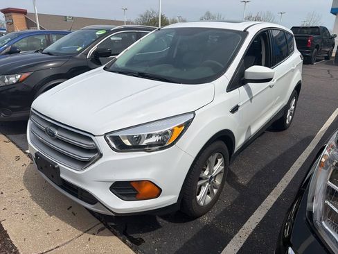 Used 2017 Ford Escape SE AWD/4WD image 3