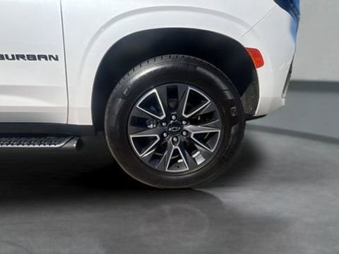 Used 2021 Chevrolet Suburban Z71 w/ Luxury Package image 40