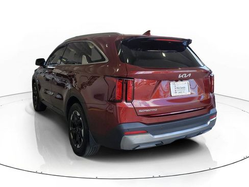 Certified 2025 Kia Sorento S image 4