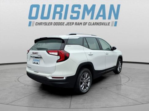 Used 2024 GMC Terrain SLT image 3