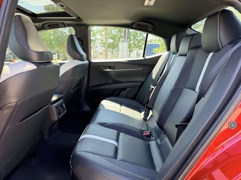 Used 2025 Toyota Camry SE w/ Convenience Package FWD image 16
