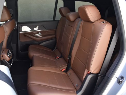 Used 2025 Mercedes-Benz GLS 450 4MATIC w/ AMG Line Exterior image 19