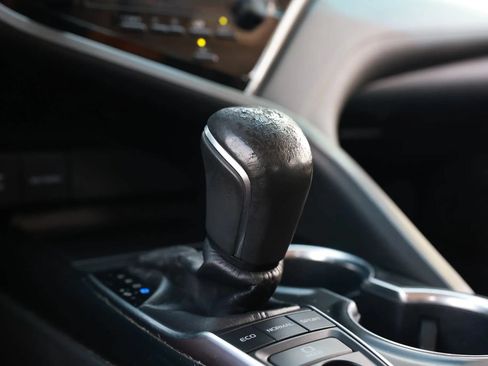 Used 2018 Toyota Camry XSE FWD image 39
