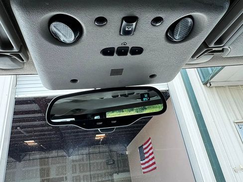 Used 2005 HUMMER H2 SUT w/ Preferred Equipment Group AWD/4WD image 33