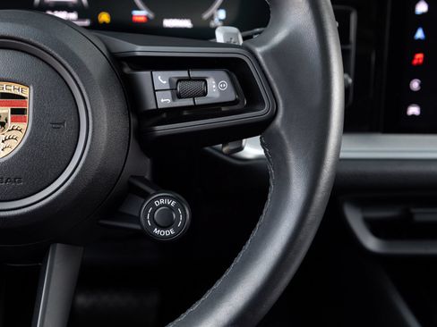 Certified 2024 Porsche Cayenne Coupe AWD/4WD image 16