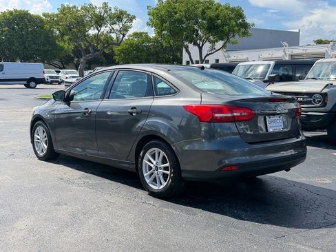Used 2017 Ford Focus SE FWD image 3