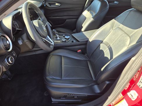 Used 2019 Alfa Romeo Giulia image 8