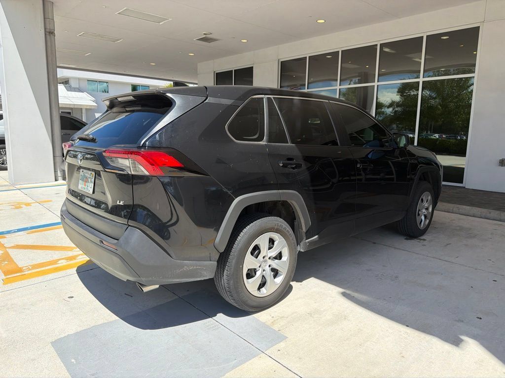Used 2024 Toyota RAV4 LE FWD image 4