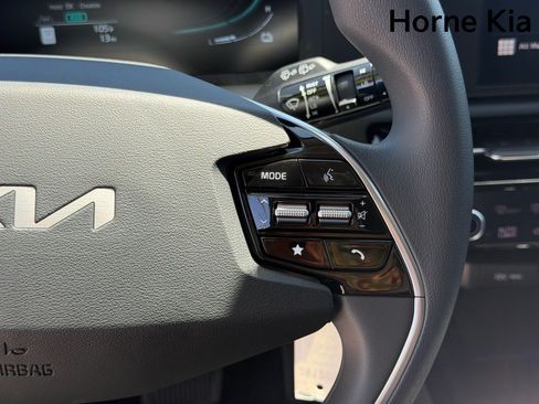 New 2026 Kia Niro LX FWD image 13