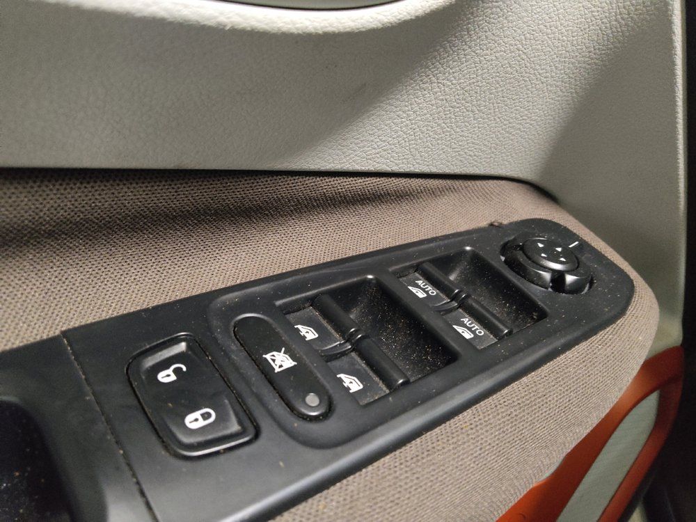 Used 2017 Jeep Renegade Latitude FWD image 27