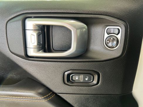 Used 2021 Jeep Gladiator Overland image 28