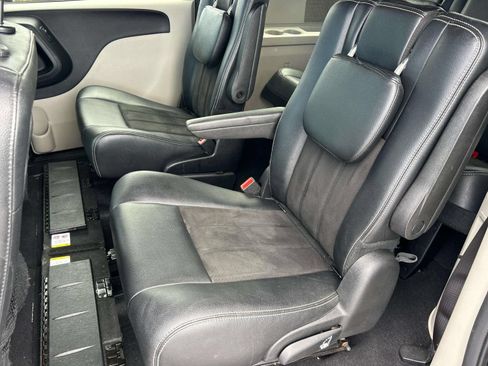 Used 2019 Dodge Grand Caravan SXT FWD image 22