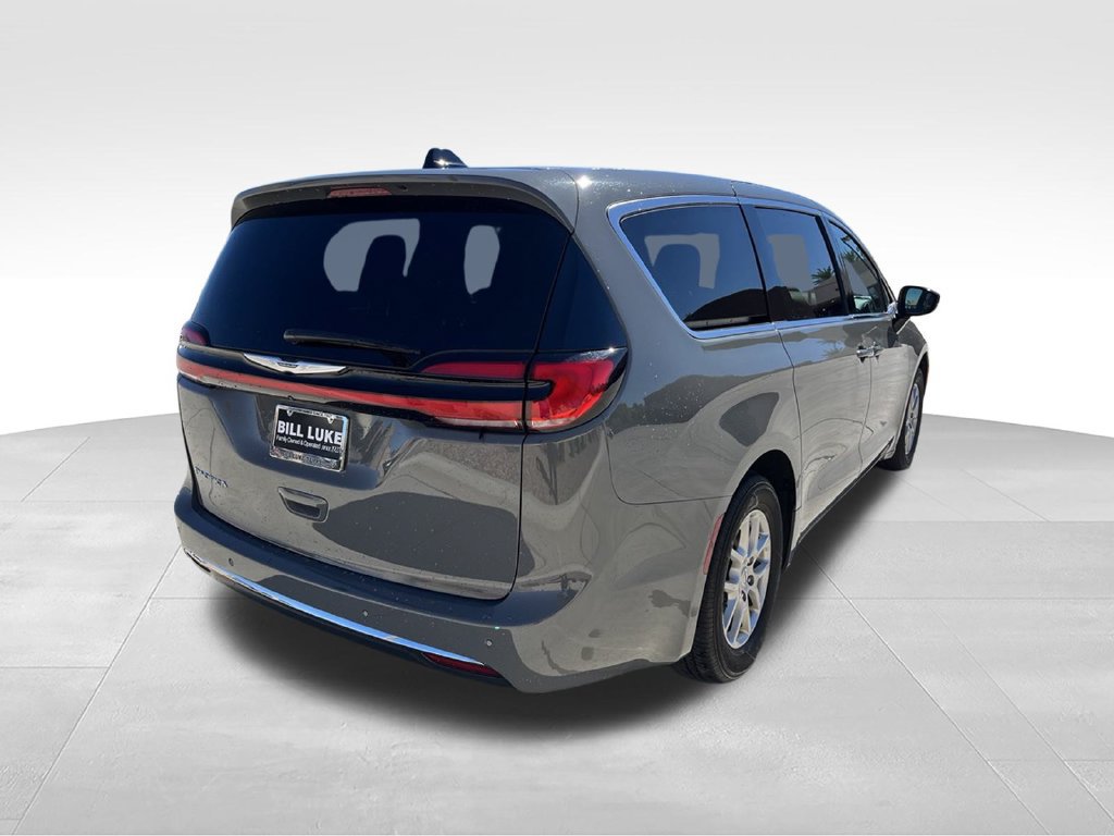 Used 2025 Chrysler Pacifica Select FWD image 8