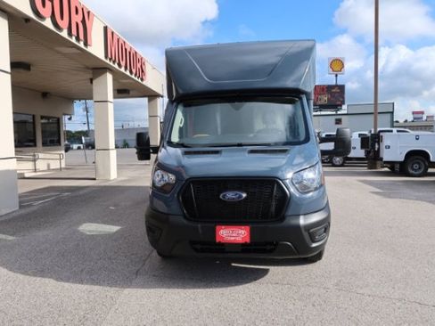 Used 2021 Ford Transit 350 DRW RWD image 2