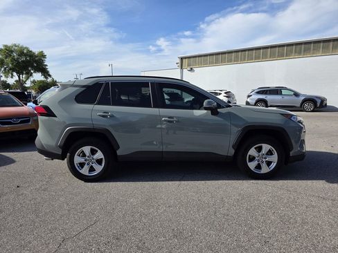 Used 2021 Toyota RAV4 XLE w/ Convenience Package FWD image 2