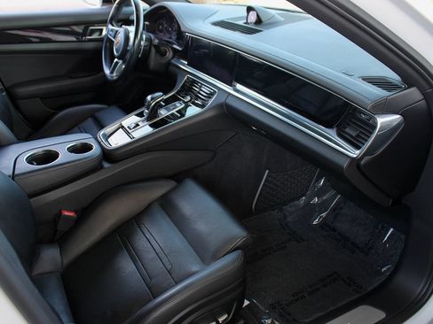 Used 2020 Porsche Panamera image 19