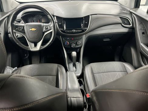 Used 2022 Chevrolet Trax LT w/ LT Convenience Package image 10
