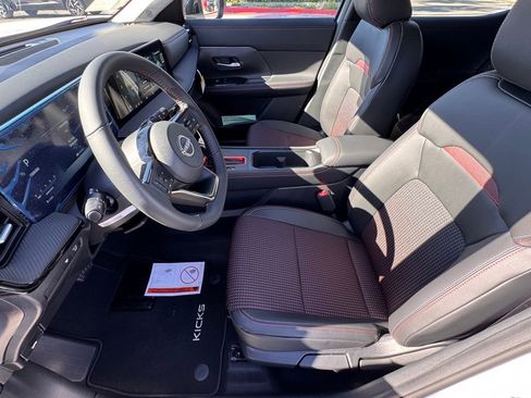 New 2026 Nissan Kicks SR image 9